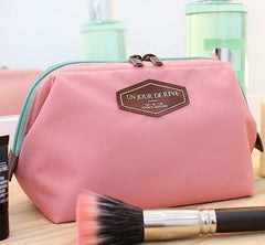 Brand New Retro Makeup Cosmetic Bag - Trending Tina