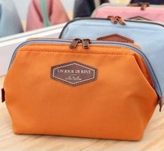 Brand New Retro Makeup Cosmetic Bag - Trending Tina